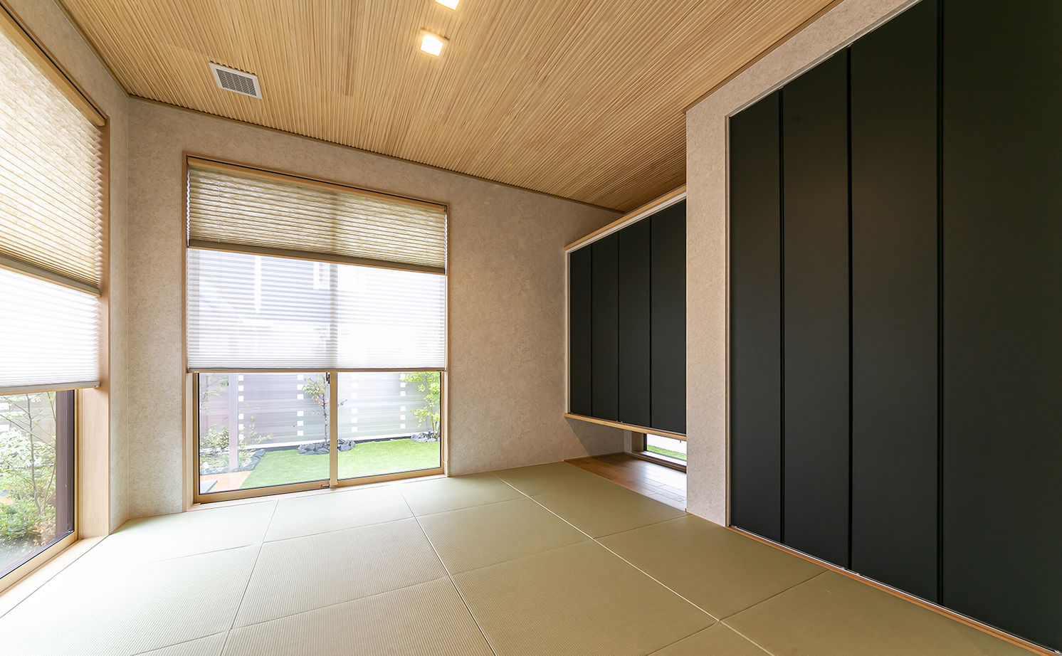 和室には押入を設置しているので、予備の寝具や来客用の座布団などの収納にも困らない
