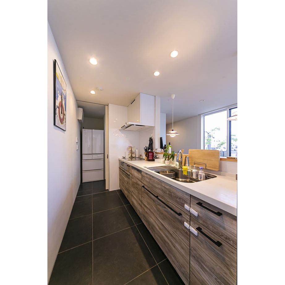 料理や後片付けがのびのびとできるキッチン。身長に合わせて使いやすい高さにしている